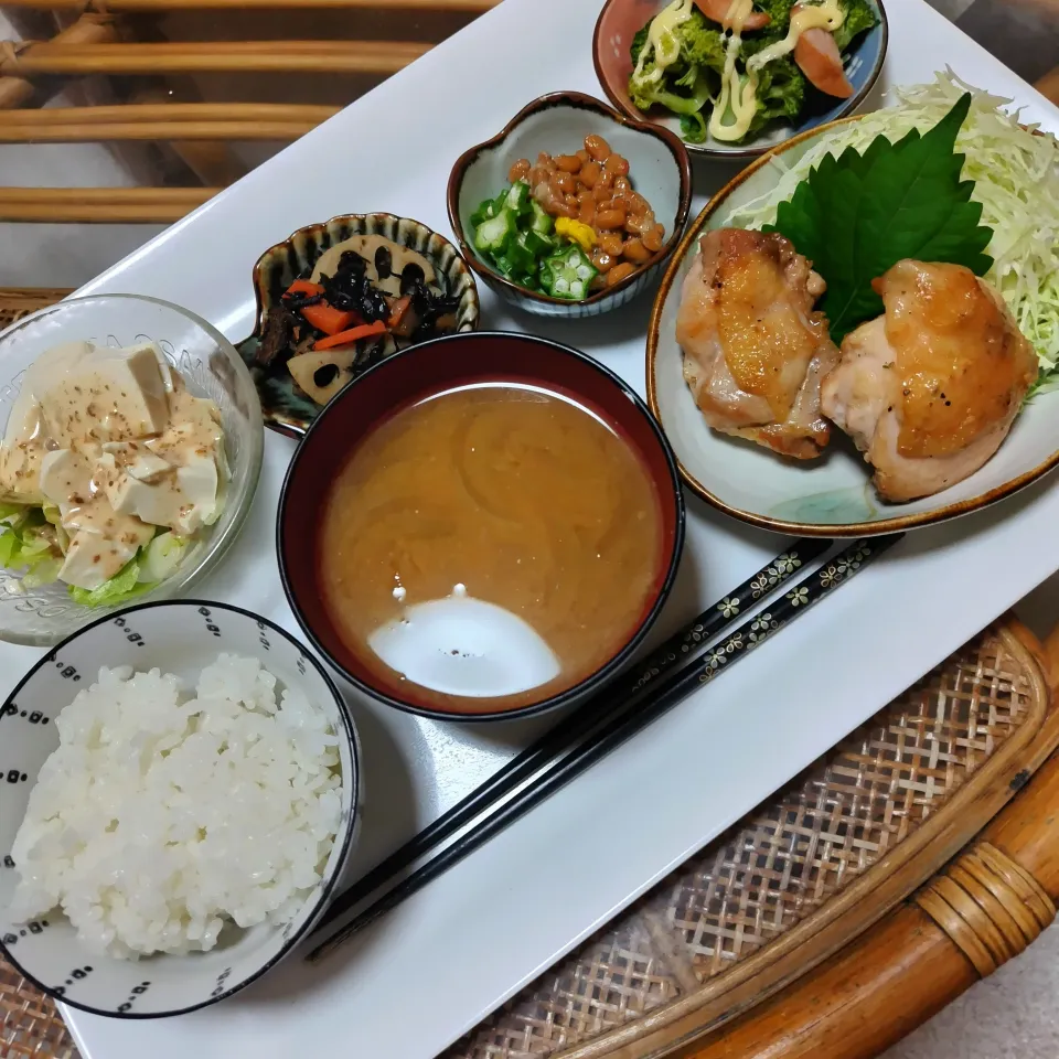 鶏もものスパイス焼定食です✨|rikako♪。.:＊さん