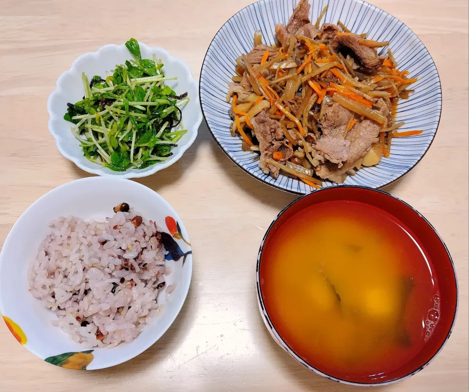 2025 0929　牛肉きんぴら　豆苗の塩昆布ナムル　豆腐とわかめのお味噌汁|いもこ。さん