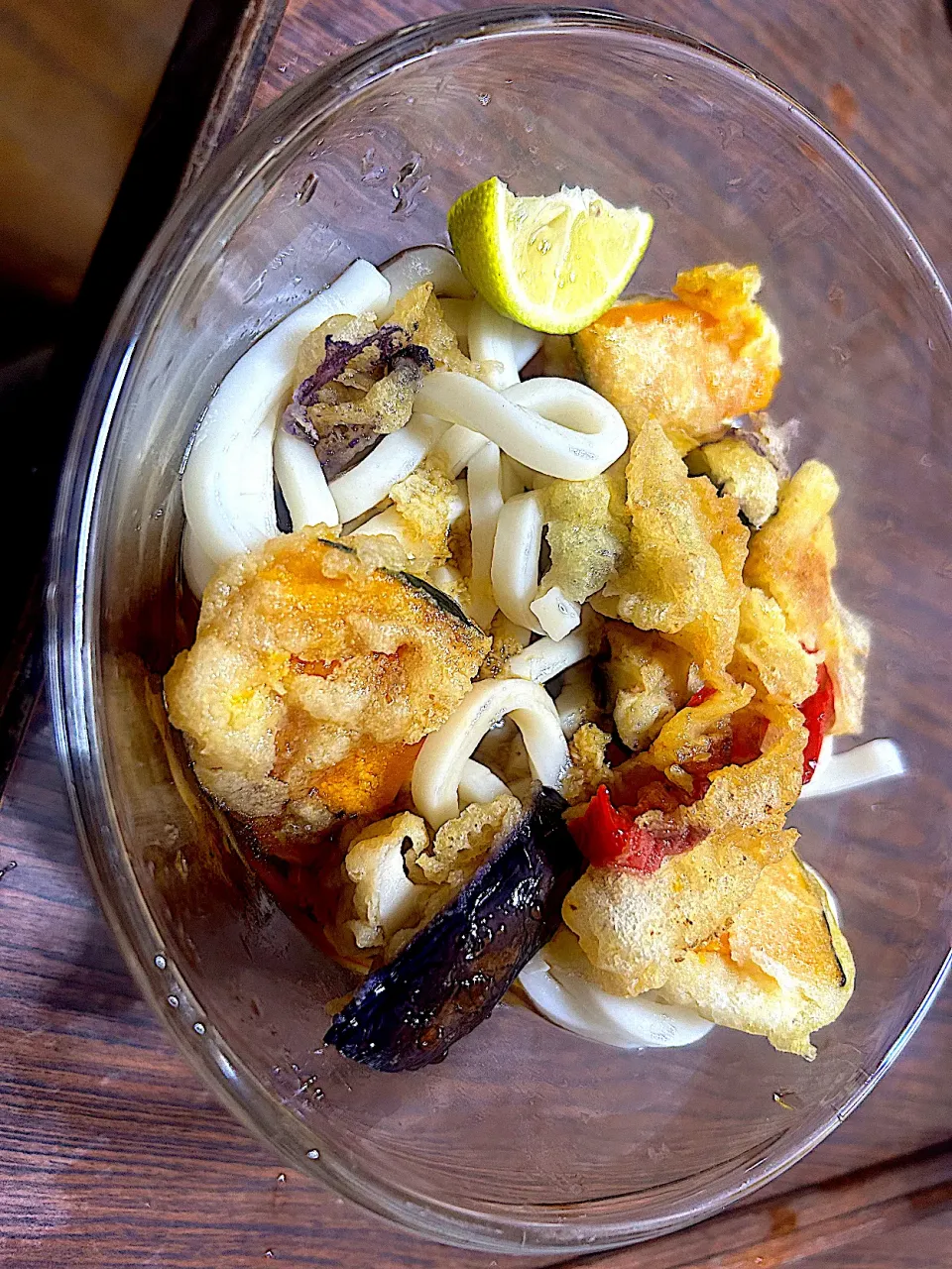 残った天ぷらでお昼に冷やしたぬきうどんを作りました！|トモちゃんさん