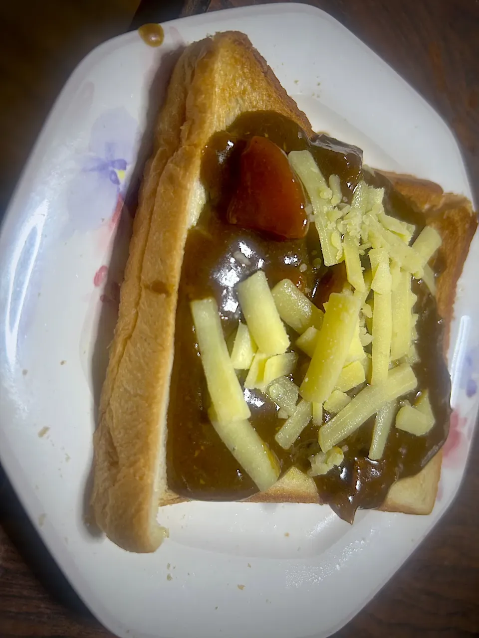 昨日の残りのカレーでカレートーストを作りました!|トモちゃんさん