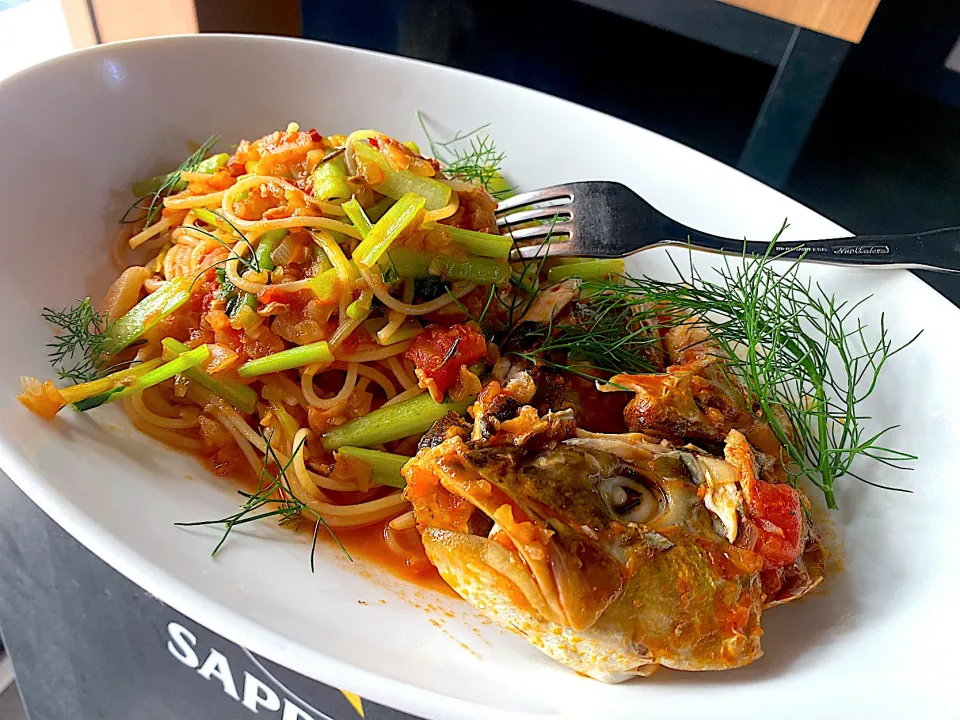 カンパチの幼魚ネイゴのカマグリルからの小松菜🥬のスパゲッティ・アラビアータ|shikaさん