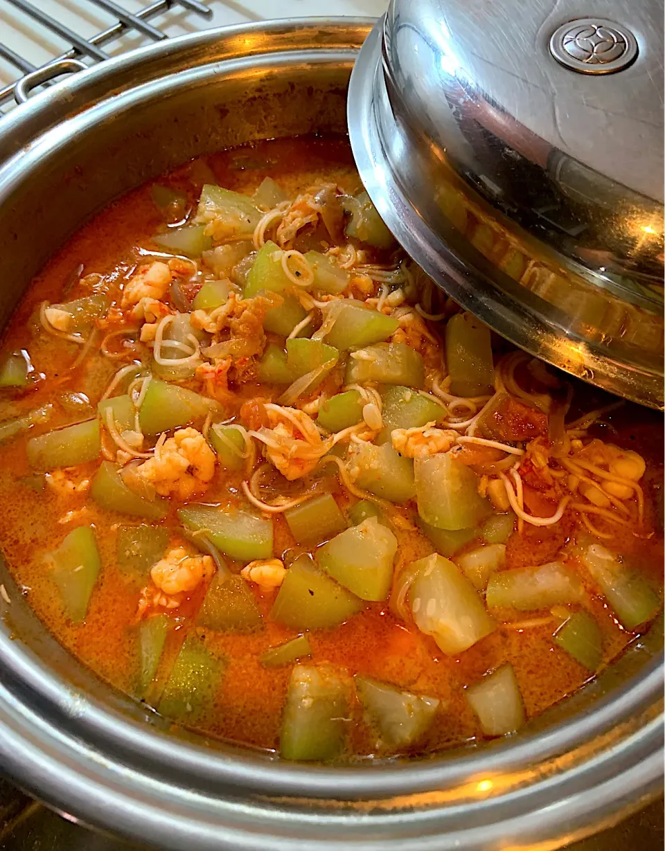 sautéed bottle gourd in garlic, onions, tomatoes with shrimp and misua|Ahnneさん