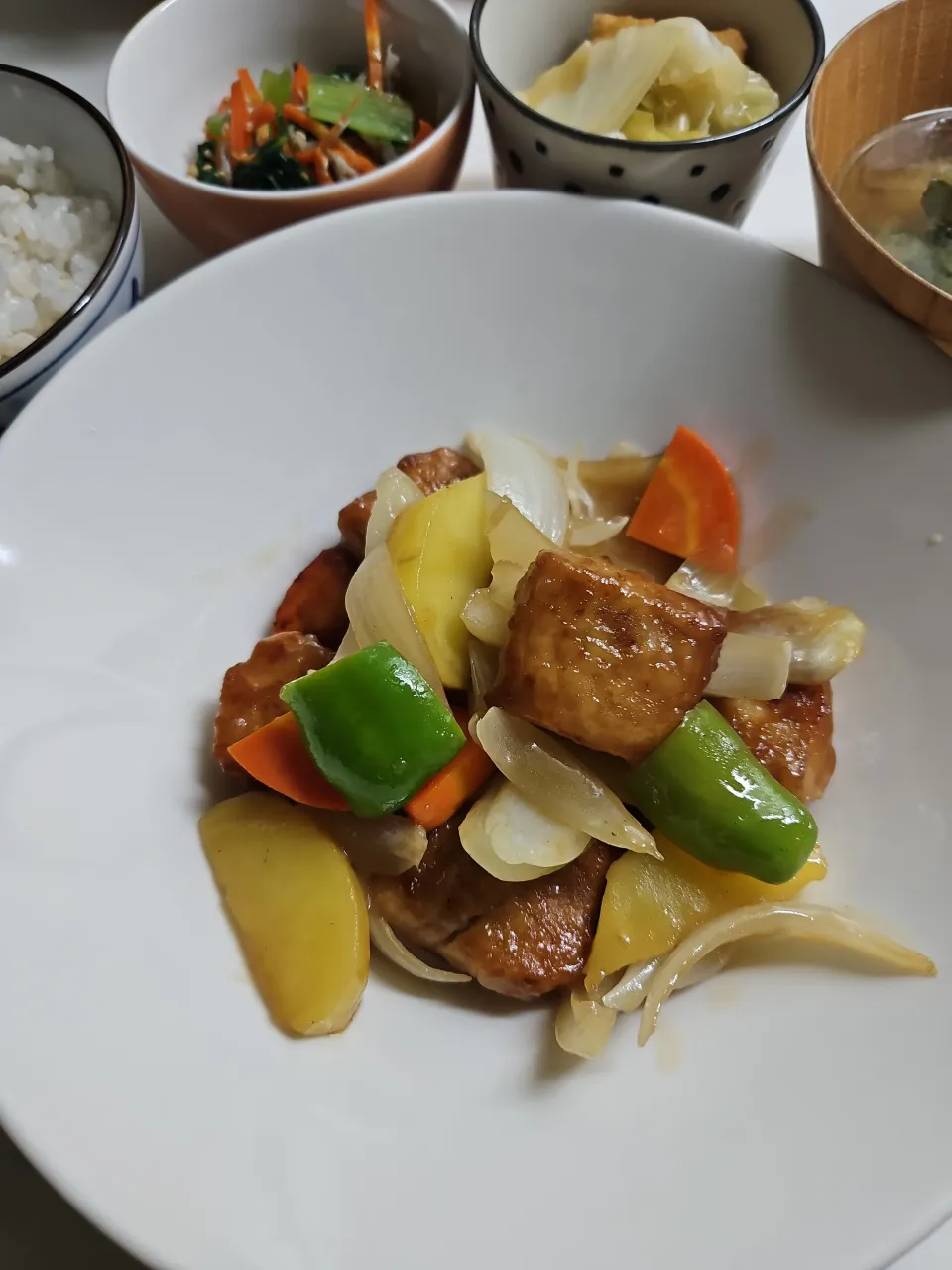 ☆夕飯☆ビンチョウ鮪甘酢あんかけ、小松菜ナムル、厚揚げキャベツ煮、味噌汁、ごはん|ｼｮｺﾗさん