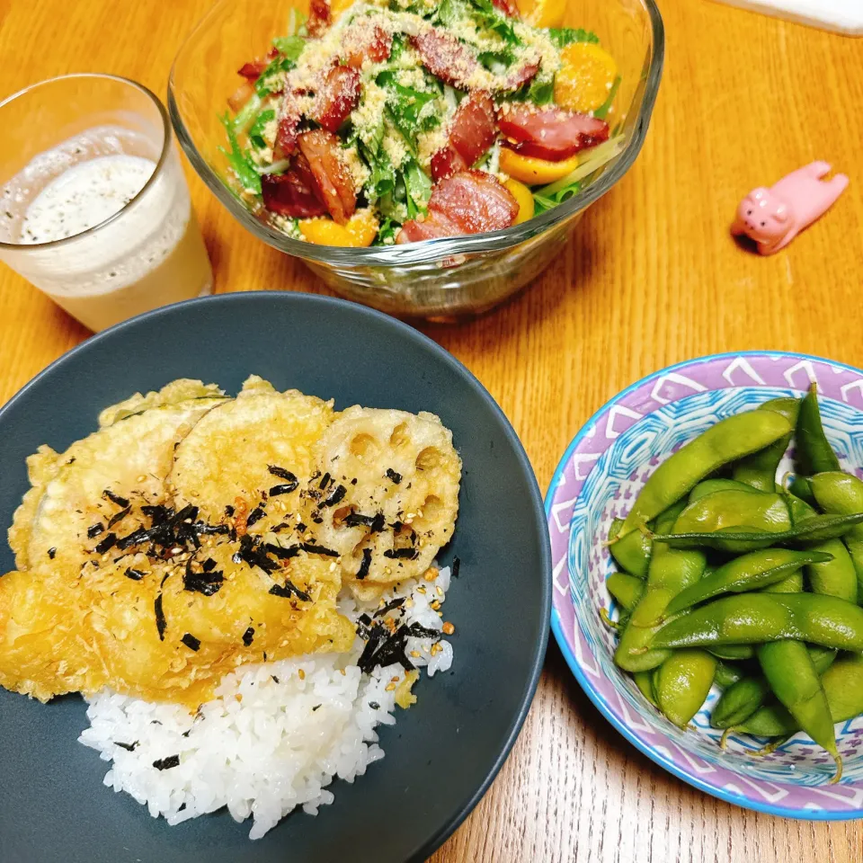 枝豆
シーザーサラダ🥗
天丼
🍻

今月の枝豆は｢上杉まめ｣🫛
サラダの横の白い液体はシーザードレッシング
フルーツほおずきってのも入れました！|naoさん