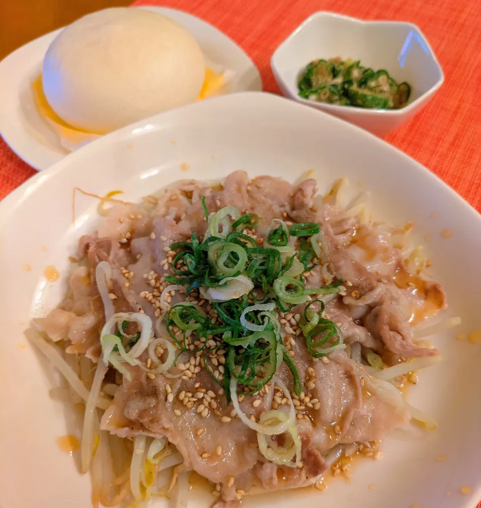☆豚もやし　☆牛すき焼きまん　☆オクラごま和え　☆プリン|chikakoさん