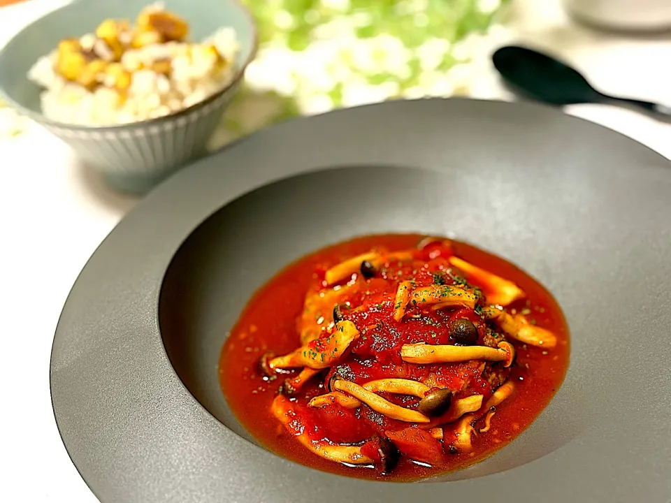 トマト煮込みハンバーグ🍅|lalapoさん