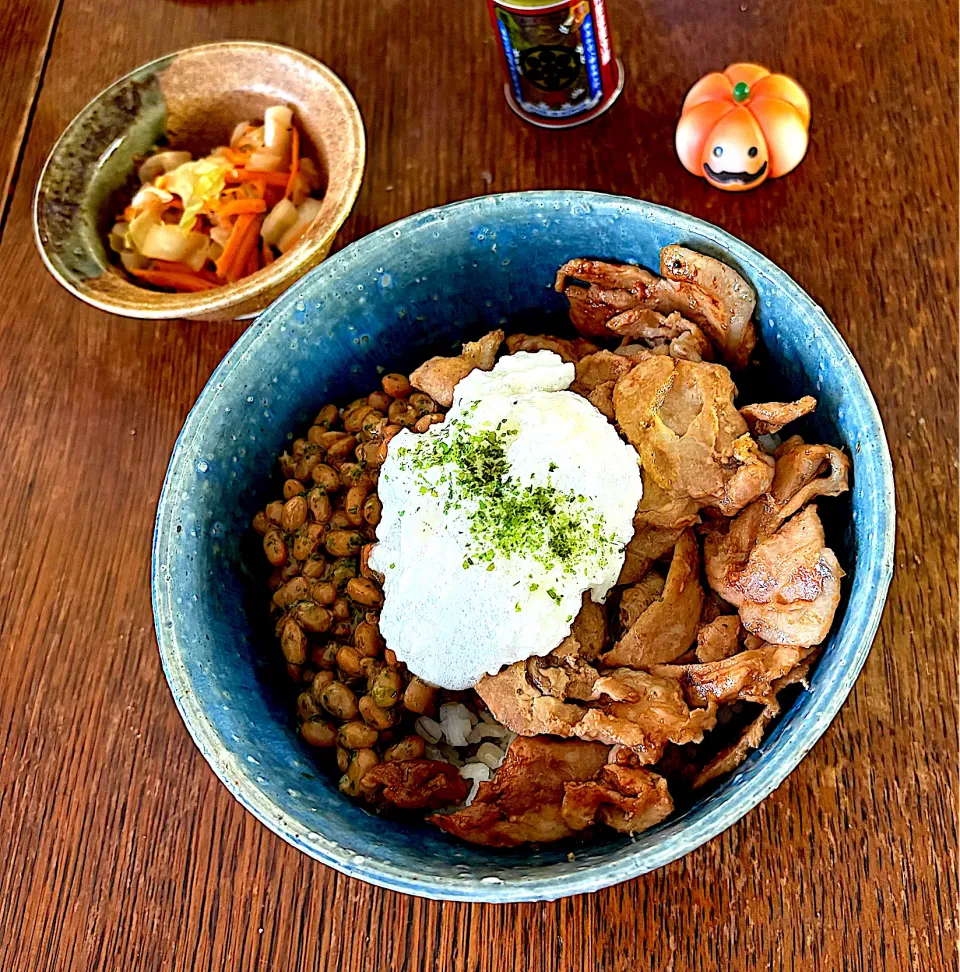 ランチ♯ネバネバ豚丼とろろ乗せ|小松菜さん