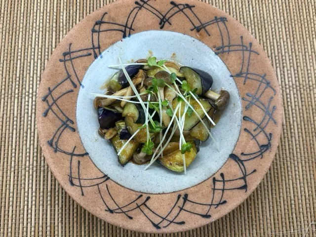 茄子とシメジの牡蠣油炒め|マツケンさん