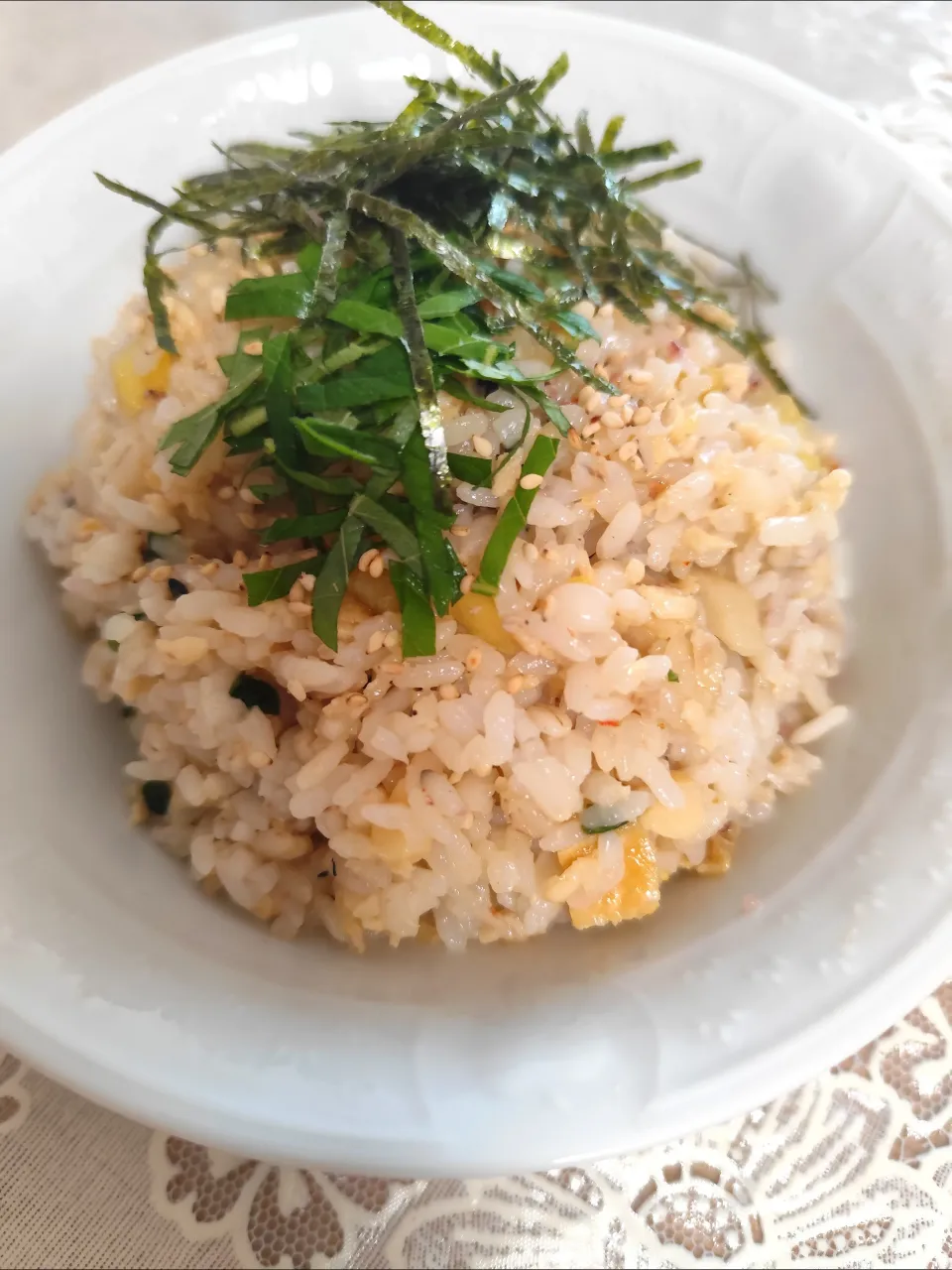 ぽんすけさんの料理 冷や汁の素で万能ソース( *´艸)→シラチャーを豆板醤で!!+桃屋刻みにんにく使いの混ぜご飯|m.rafuさん