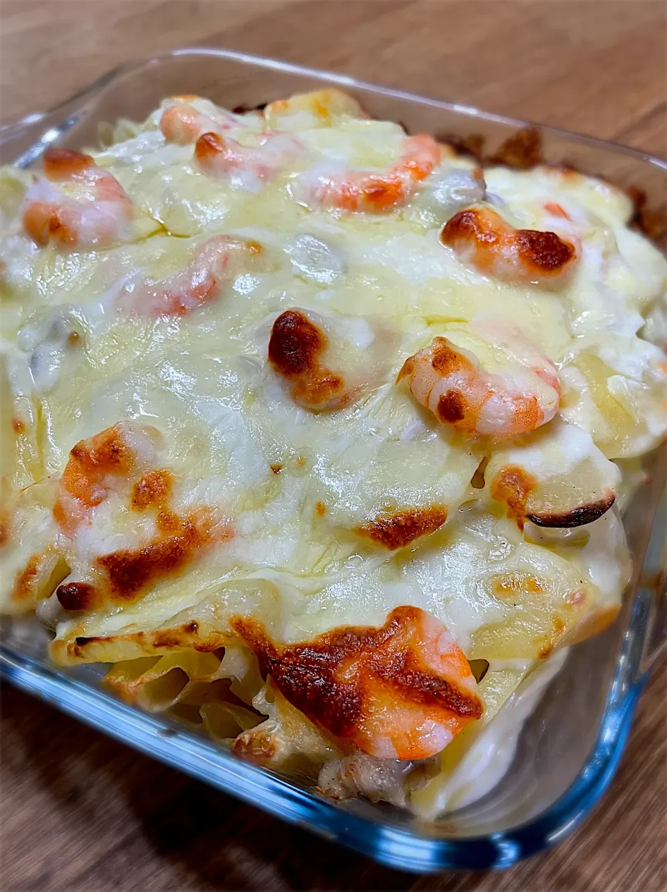 ペンネとジャガイモと玉ねぎ、鶏肉と海老を入れたグラタン🦐|maSami＊さん
