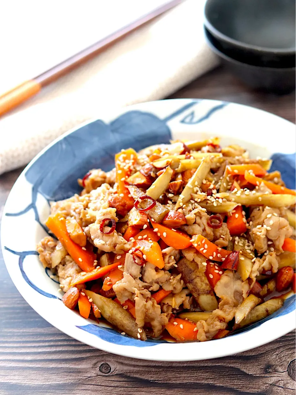 🆔511589                                                                    #豚肉とナッツの甘酢キンピラごぼう 💕|ともきーた (伊藤 智子)さん