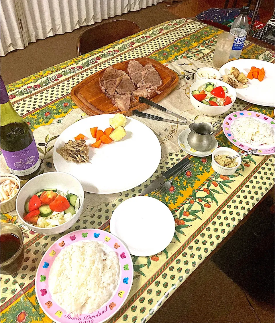夫（なび）が出張でこっちに来ているので今日の晩ご飯はビーフステーキを焼きました。うちの花壇で栽培した生姜をおろして生姜醤油でいただきます。スーパーの生姜と違って爽やか😀|はやとさん