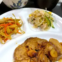 トンテキ、きんぴらごぼう、きゅうりともやしとキャベツの中華風サラダ、小松菜と豆腐の味噌汁、ご飯|caoさん