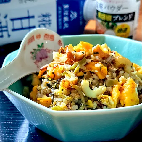 「プラス糀 生塩糀パウダー黒胡椒ブレンド150g」を使ってみたSnapdishの料理・レシピ写真:高菜チャーハン