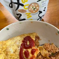 オムライス　隠し味にマルコメさんの『つぶみそ』使いました(*´꒳`*)美味しく出来て家族みんな好評だった（╹◡╹）♡|かよぴさん