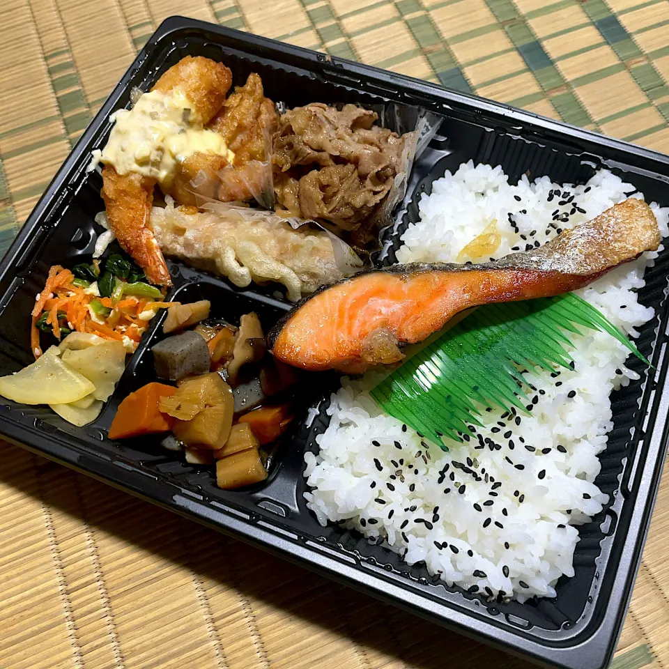 特撰幕の内弁当|T. Wonderさん