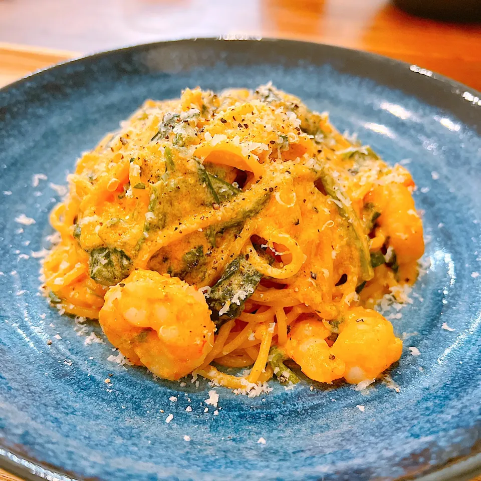 海老とほうれん草のトマトクリームパスタ|こじめろ。さん