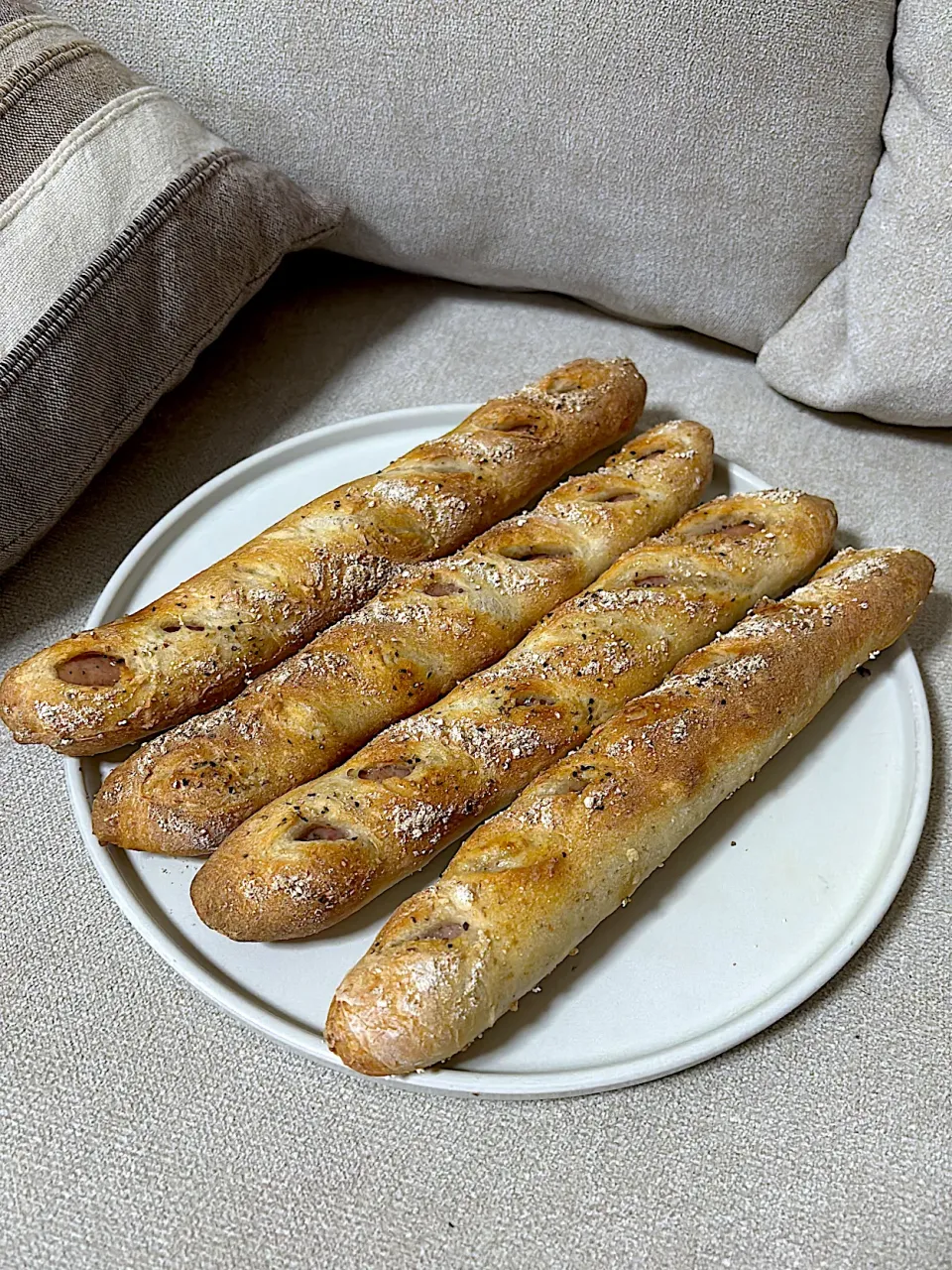 全粒粉のウィンナーパン🥖|みゆぞうさん