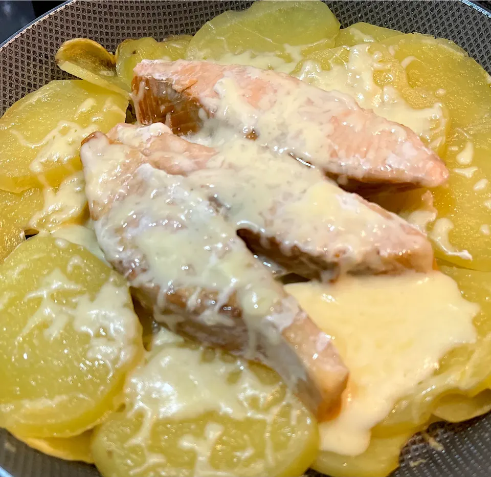 子どもごはん＊鮭とじゃがいものチーズ焼き|茶茶茶さん