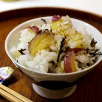 さつまいもと塩昆布のごはん