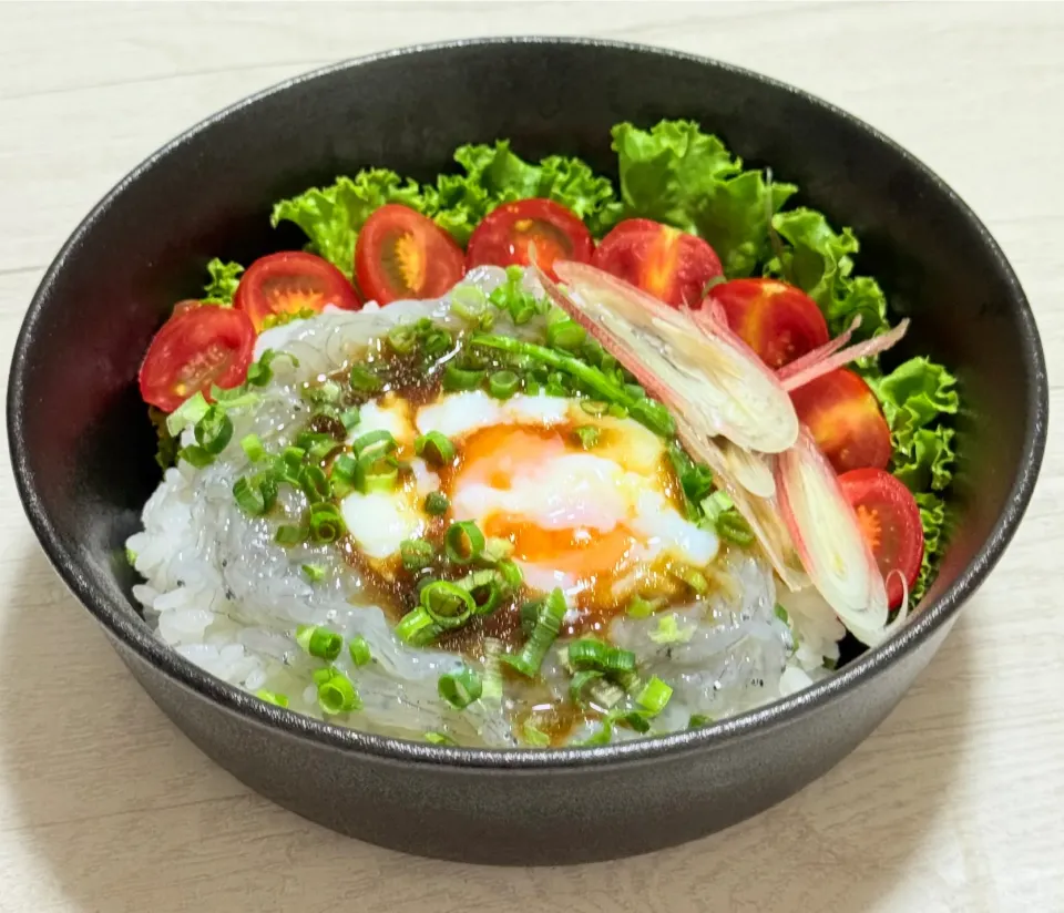 生しらす丼|tap.rinさん