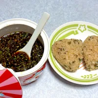 シソの実の醤油漬けと、それでつくったおにぎり|Orie Uekiさん