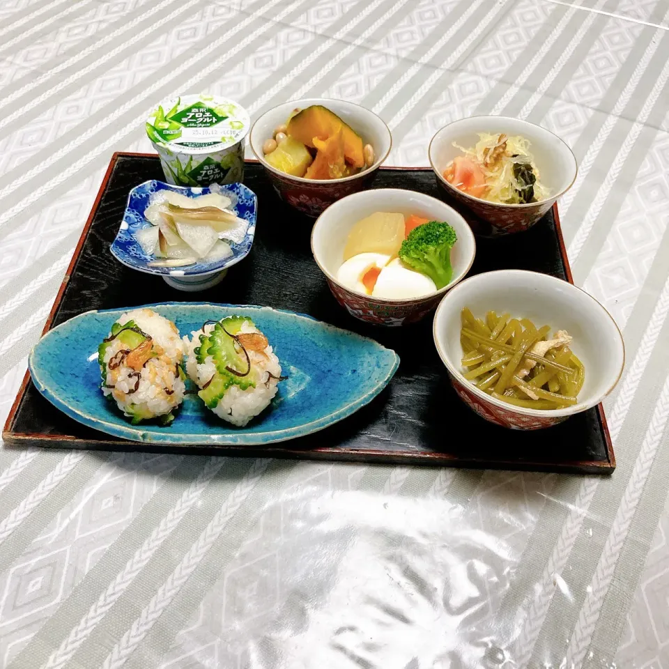 grandmaの晩ごはん☆ 今夜は精進料理風で頂きます
今夜の初物はソーメン瓜の酢の物…ワカメ､トマト､クルミで和えました|kaoriさん