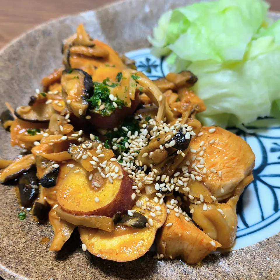 胸肉、きのこ、さつまいものコチュジャン炒め|ちーさん