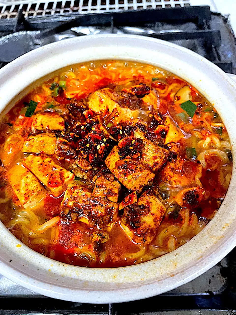 三養メップ黒胡椒牛肉味ラーメンと味の素Cook Do極 麻辣麻婆豆腐で鍋焼き麻婆麺＠自宅|Yasuhiro Koikeさん