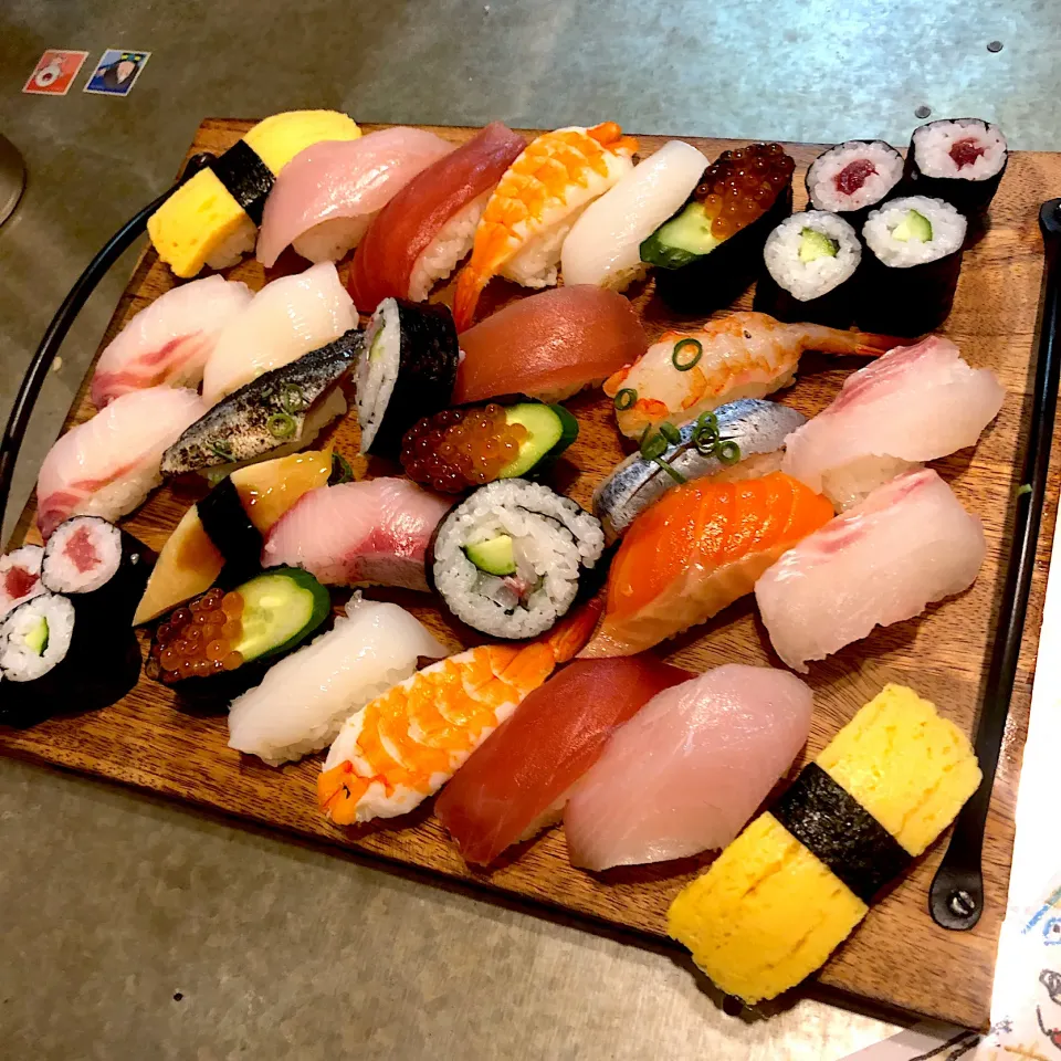 買ったお寿司をもりっと盛り付け|nao子さん