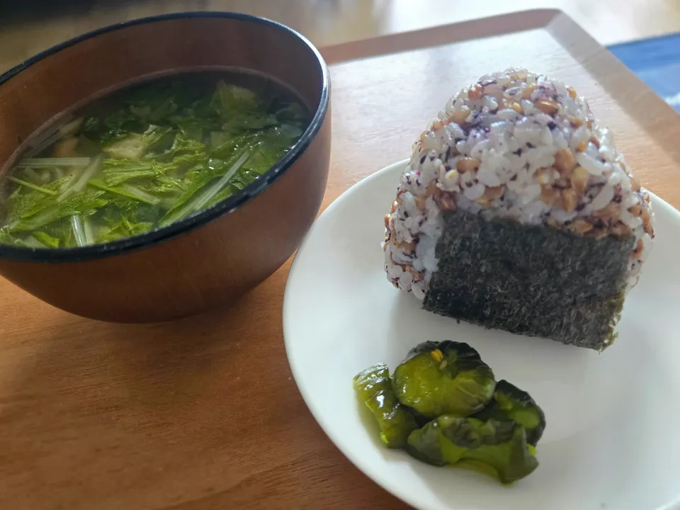 朝ごはんおにぎり🍙|しあるさん