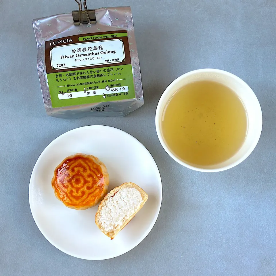 ココナッツ月餅とキンモクセイのお茶|紅茶とお菓子と時々ごはんさん