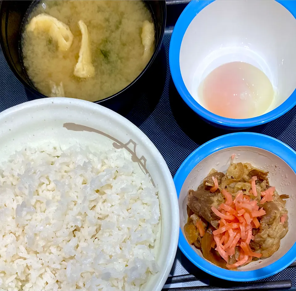 Wで選べる卵かけご飯半熟卵牛皿 350円|すくらんぶるえっぐさん