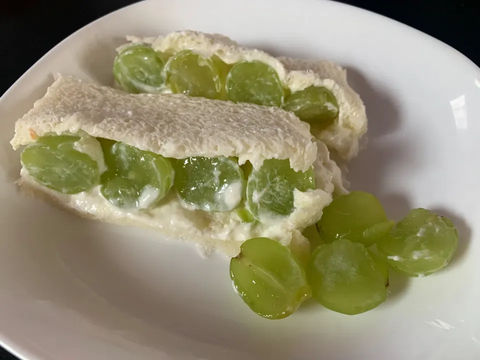 マスカットのフルーツサンド|そらまめさん