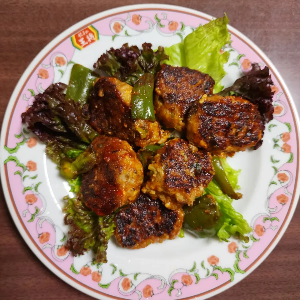 さば缶と豆腐の甘辛団子|ひろにぃさん