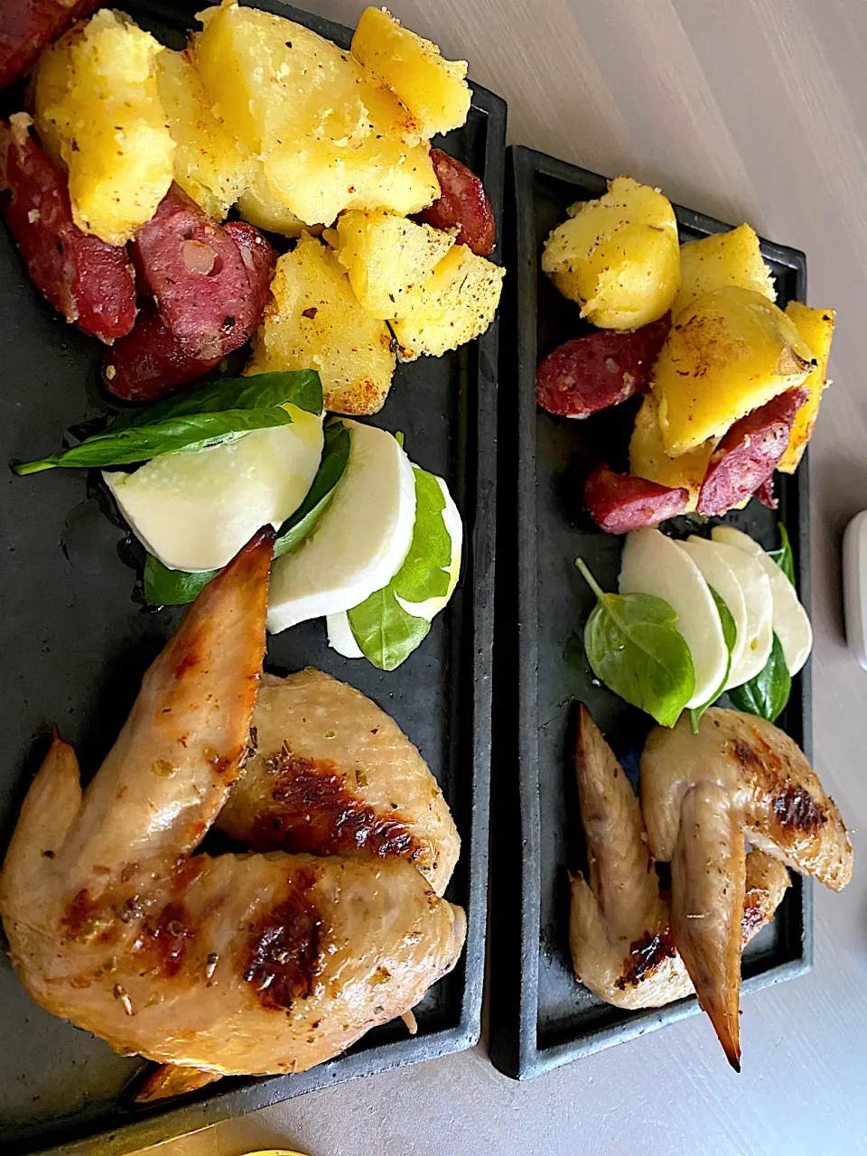 鹿ソーセージじゃかいも　手羽オレガノ焼き|みーさん