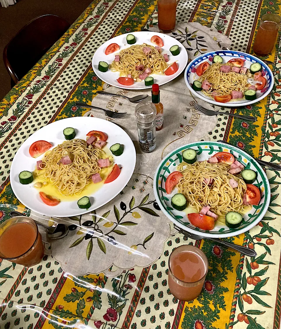 今日の晩ご飯　アーリオ・オーリオ・ペペロンチーノ　ぼくと家内（はやと）と娘（あーちゃん）とはやとのお母さんの4人前作りました。これから名古屋に戻ります。でも明後日から今度ははやとが名古屋に来ます。|なびさん