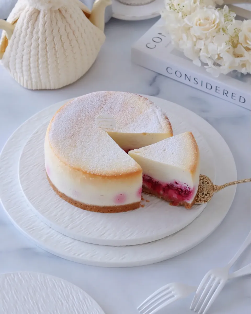 ホワイトショコラチーズケーキ🤍|moeさん