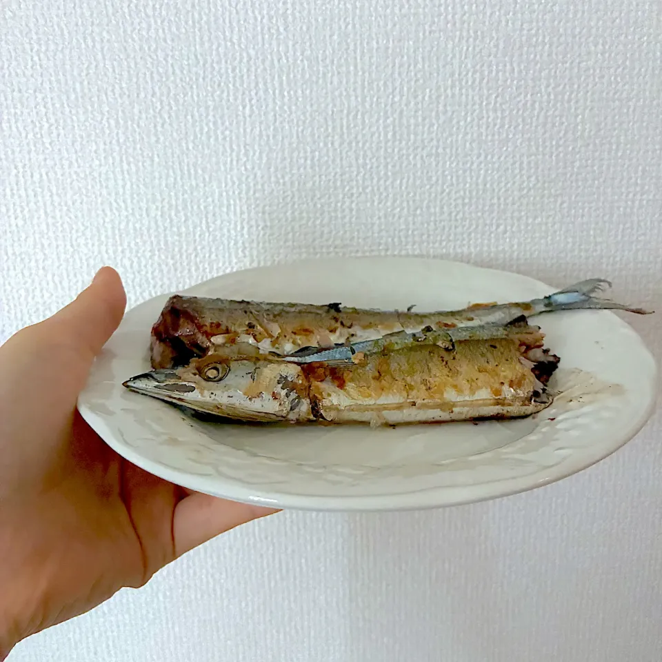 すごい、、塩焼き。旬の秋刀魚はこんなに脂が出てくるんだ…美味しかった|みゆさん