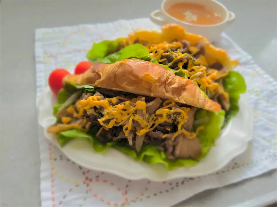 「牛肉と舞茸の焼肉サンド」|バシュランさん