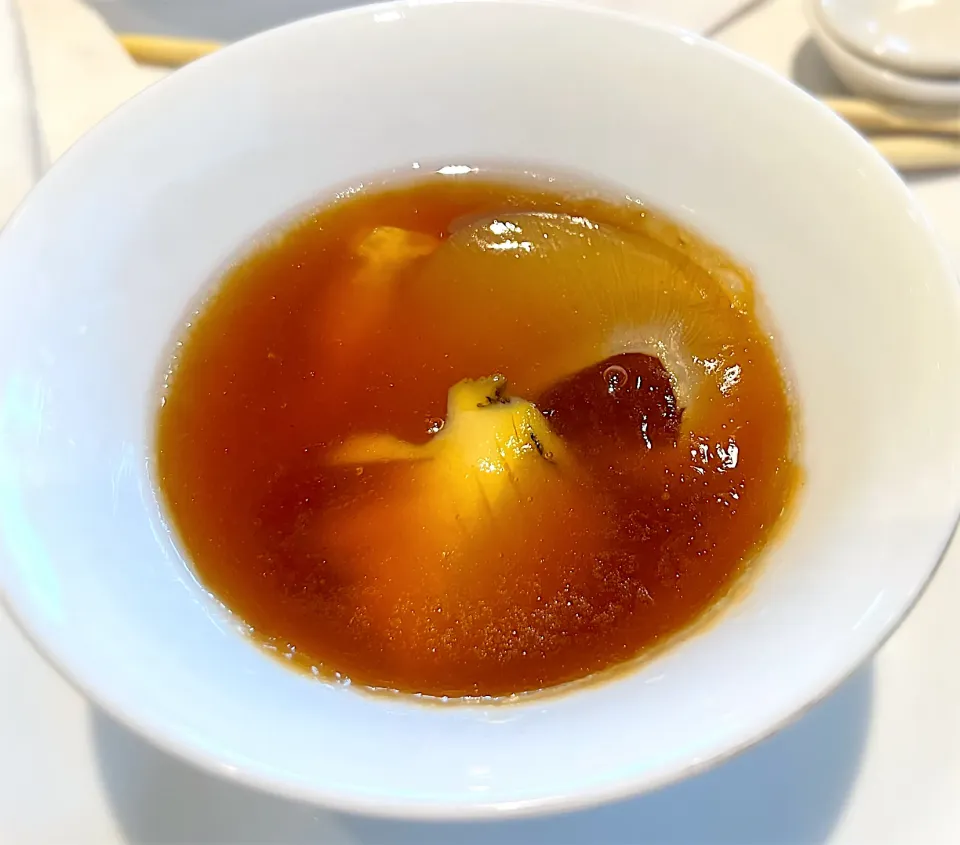 福州仏跳牆
東天紅名菜　ふかひれと鮑、きのこの熱々スープ|ゆうじ.さん