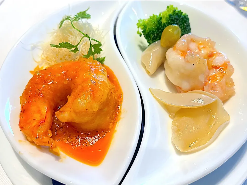 鴛鴦鮮海上
車海老の二種味　チリソースと皇家塩炒め|ゆうじ.さん