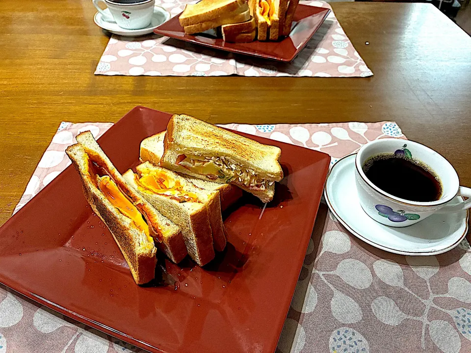 🥪サンドイッチ〜ポテトサラダ&コールスロー、ハム&目玉焼き|おさむさん