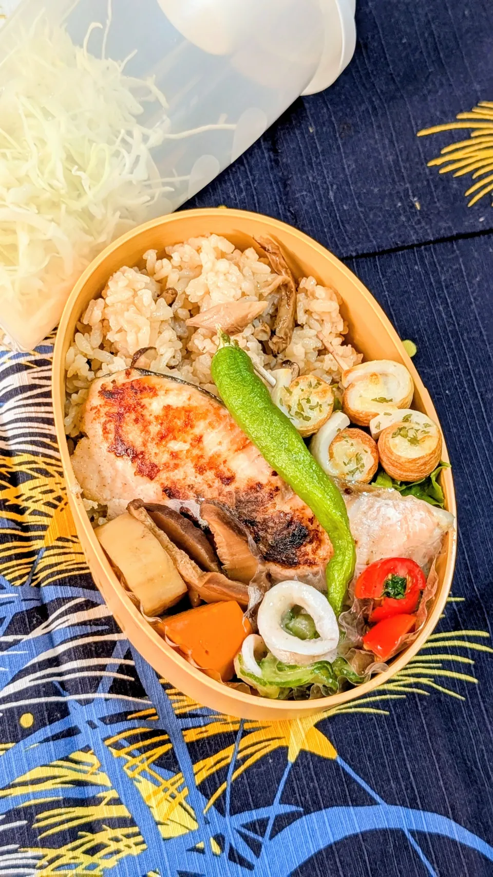 本日のお弁当〜松茸ごはんと焼き魚弁当|f.1125beさん