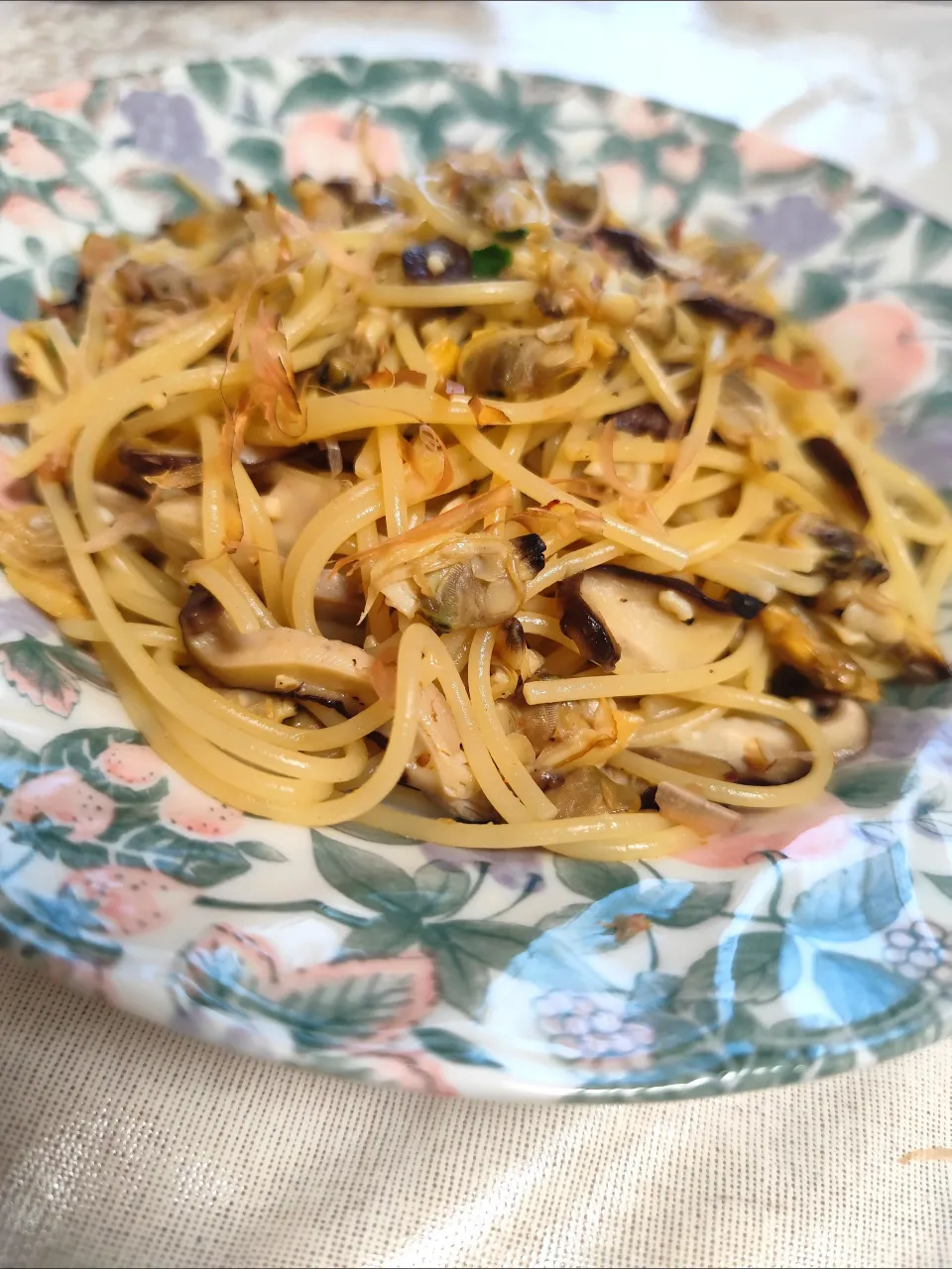 Kさんの料理 今日のスパゲティ・アーリオ・オーリオ・ペペロンチーノ(椎茸も入れて!)|m.rafuさん