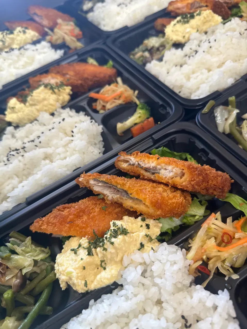 サーモンフライタルタルソース弁当|沖縄「ピロピロ」ライフさん