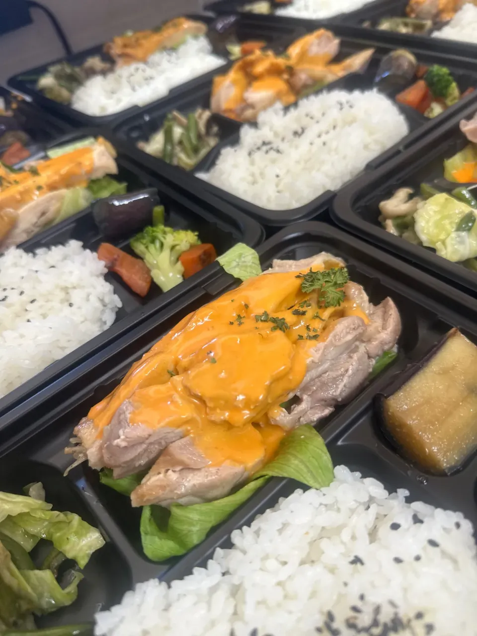 チキンステーキ・ガーリックトマトソース弁当|沖縄「ピロピロ」ライフさん