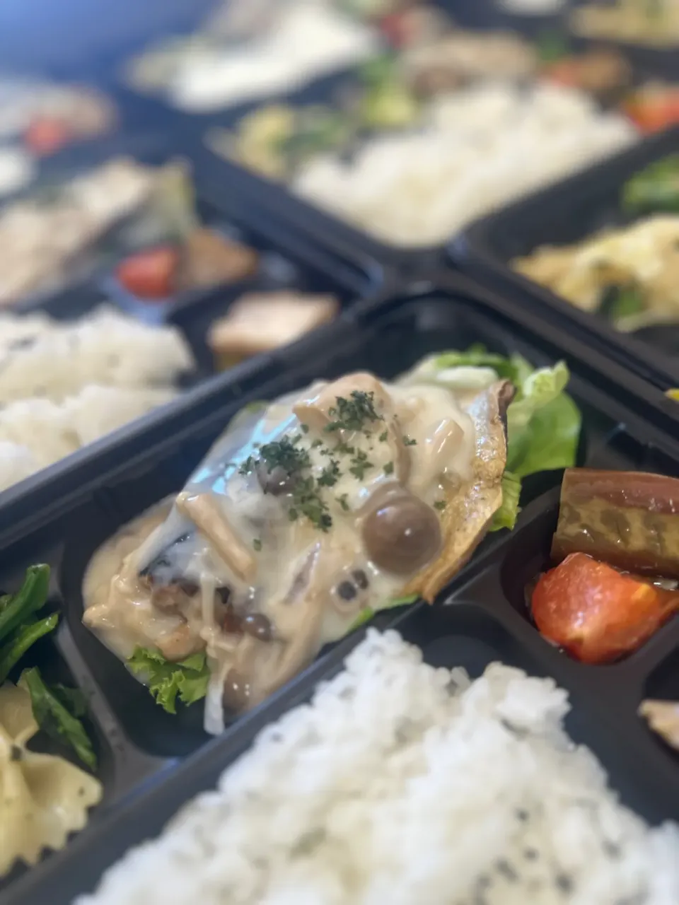 アジのソテー・木の子クリームソース弁当|沖縄「ピロピロ」ライフさん