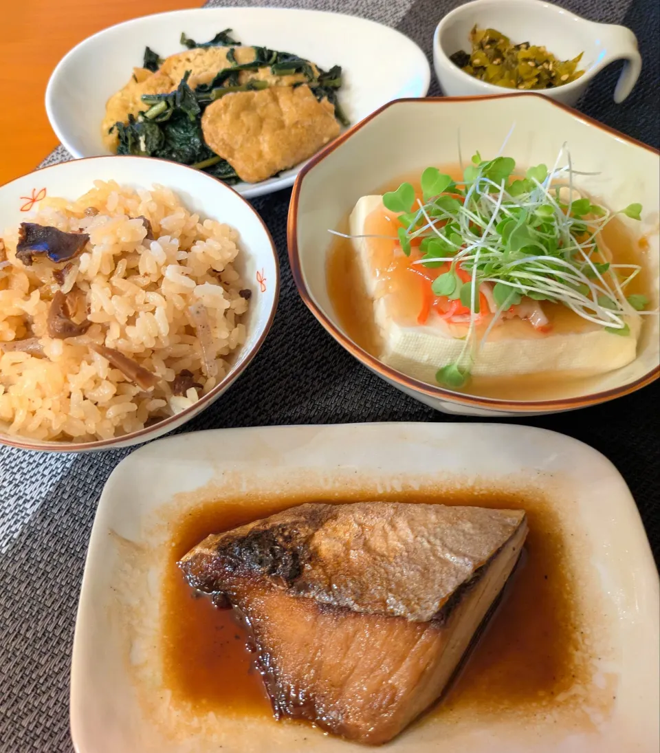 ☆牛めし　☆ぶり照り焼き　☆あんかけ　☆空芯菜とあげのマヨ醤油炒め　☆高菜漬|chikakoさん