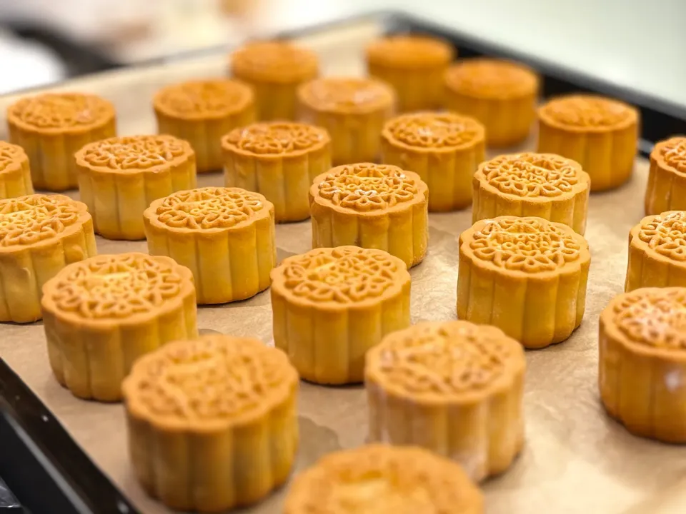 Mooncakes fresh from the oven — baked with me, baked with love. 🥮✨|B&Bさん